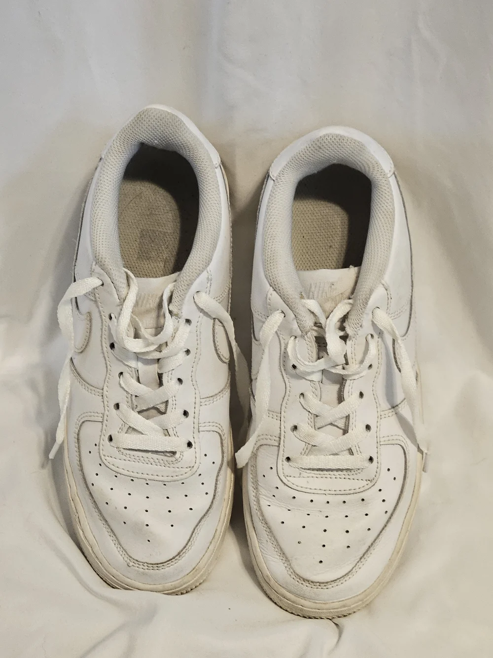 NIKE- Boys Airforce 1, White Athletic Sneakers - Classic Lace-Up SZ 6.5